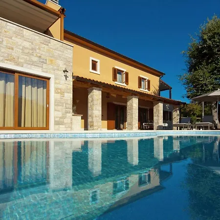 Holiday home Vlastelini I